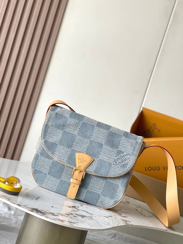 特级Mb芯片版原厂皮 Montsouris 中号邮差包 型号：M40743牛仔动态芯片版 材料：A级全钢五金，进口原厂面料 包装：全套原厂免税Mb包装 尺寸：3