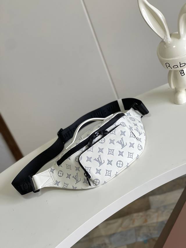 出厂价P 海原外单 独实家拍 动态芯片版 M25227白花 47058黑压 Rush 腰包取材柔软 Monogram Shadow 牛皮革，先后以压印和印花工艺