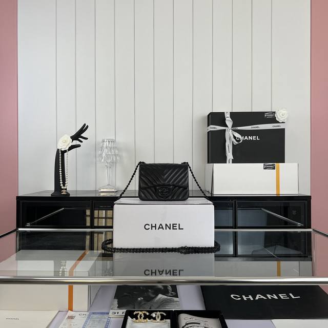 升级版白金版 正品级 香奶奶百年经典款Cf2.55 v线格羊皮全钢浅金浅银金属 Cf2.55系列非常有女性优雅气质 具备Ch Nel Cf的性感魅力 经典百搭号