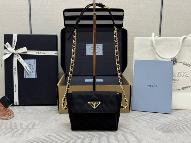 配专柜对版全套包装 独家订制 中古超Mini降落伞1Bd643超迷你号14Cm 这款Vintage中古链条菱格流浪包设计太棒了 纯手工尼龙菱格设计 可单肩+斜挎 配专柜对版全套包装 独家订制 中古超Mini降落伞1Bd643超迷你号14Cm 这款Vintage中古链条菱格流浪包设计太棒了 纯手工尼龙菱格设计 可单肩+斜挎