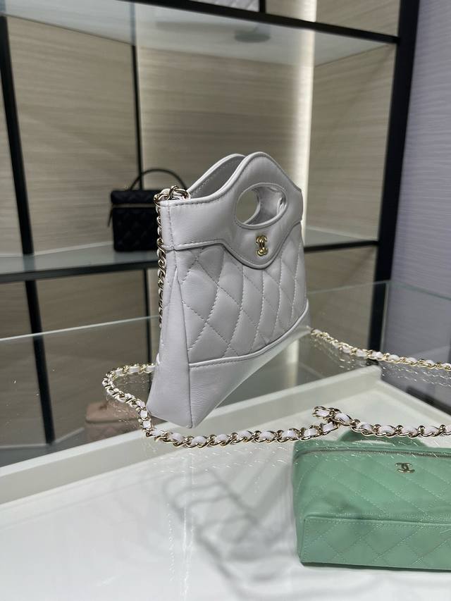 Ohanel 24S最新款 Mini 31 Bag 横版 羊油蜡皮 ap4750 尺寸17.5X20.5Cm