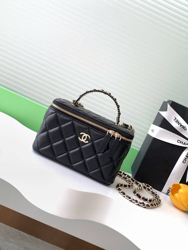 25p限量款珍珠手柄 长盒子包 化妆斜跨包配钻手柄 小羊皮金属 五金 手柄精致又贵气 手拎 斜挎 单肩都好看 真的太美了 款号Ap5790 尺寸9.5-17-8