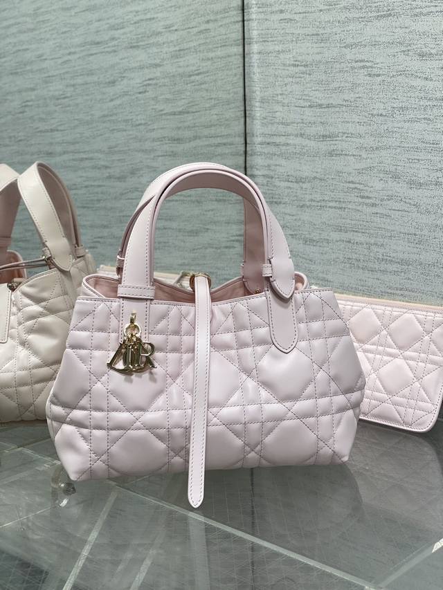 正品级 高版本 小号现货 toujours系列砖柜最新甜蜜粉 有点太美了 高颜值粉嫩包包 颜色超级嫩 超级夏天 是饱和度并不高的粉紫色 轻松拿捏马卡龙色 超大菱