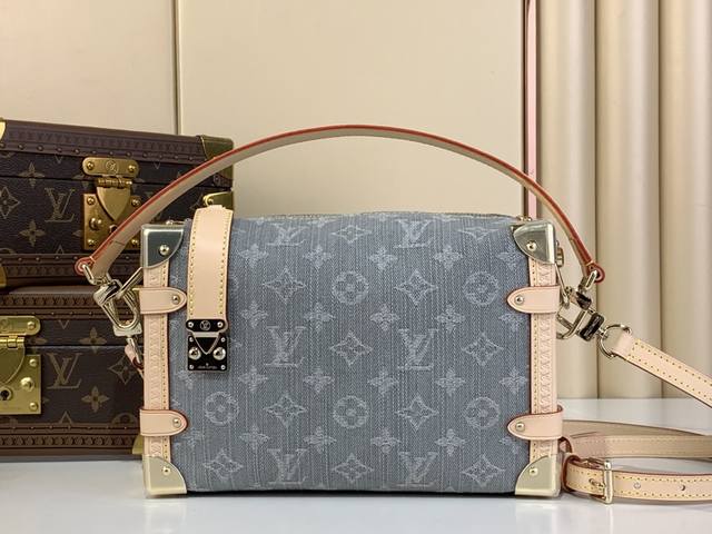 顶级原厂 M13285新灰色 牛仔布软盒子 Side Trunk 中号手袋 以 Louis Vuitton 的复古行李箱为灵感 以独特的漂白饰面重新演绎 200