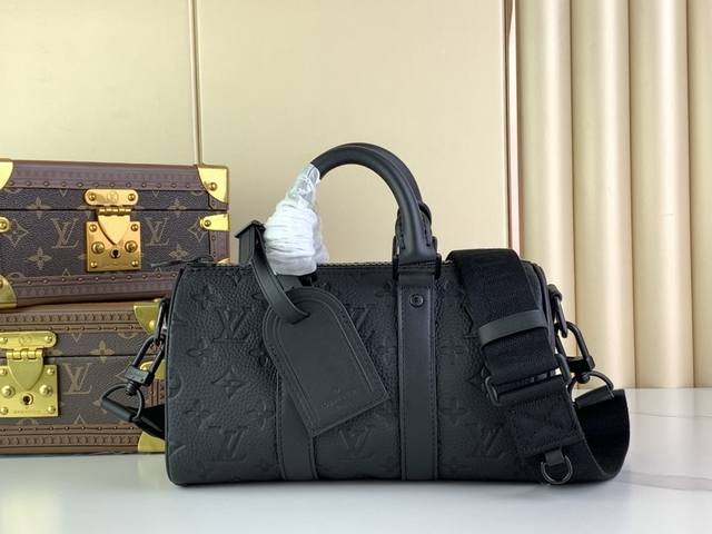 顶级原厂 Keepall Xs 手袋 M20900 黑色 压花 升级版 路易威登推出Aerogram 版本的新款 Keepall Xs 由黑色柔软粒面皮革制成