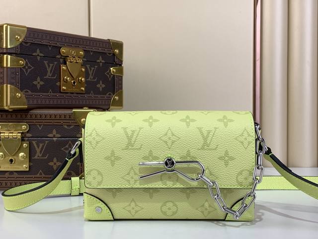 顶级原厂 Steamer 迷你手袋 M81783 14117 浅黄色 本款 Steamer 迷你手袋取材 Monogram 涂层帆布和 Taga 牛皮革 巧妙重