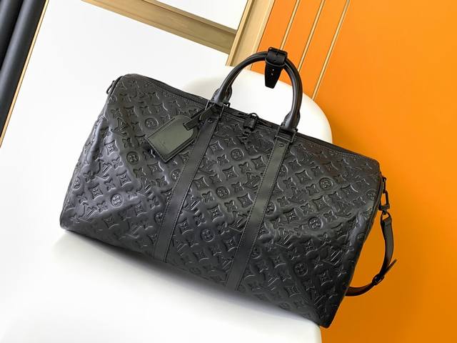 顶级原单 M44810 Keepall Bandouli Re 50 旅行袋为 Monogram Shadow 皮革铺陈全幅 Monogram 压纹 搭配哑光金