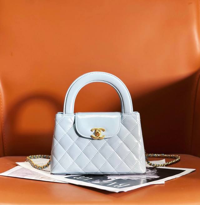 24p Kelly 凯莉 马卡龙蓝 尺寸 13X19X7 Cm 23K秋冬走秀爆款来袭 不仅衣服 包包也很多设计非常赞的款式 但是 我要说的是包包 真的很绝啊