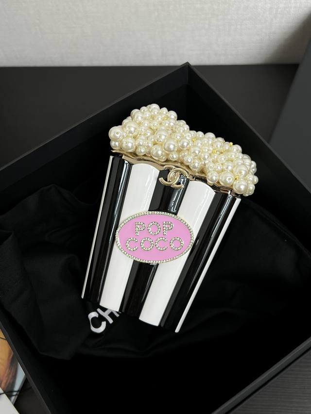 现货24K爆米花有没有美女想拥有 时尚单品 时髦单品 彰显个性魅力爆米花桶香奈儿 24K爆米花桶这估计又是玩家货估计又是六位数该说不说比起之前的吉他和茶盒我更能