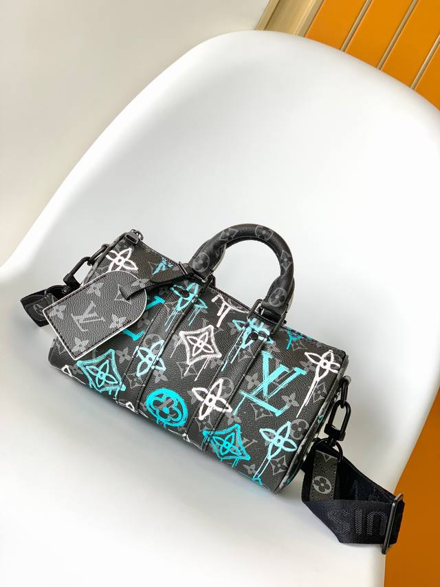 顶级原单 M21399 本款 Keepall Bandouli Re 25 手袋采用 Monogram Eclipse 帆布 以喷绘效果 Monogram 图案 顶级原单 M21399 本款 Keepall Bandouli Re 25 手袋采用 Monogram Eclipse 帆布 以喷绘效果 Monogram 图案