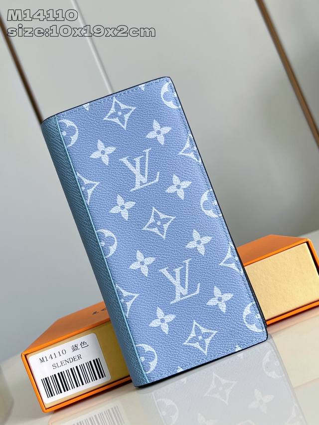 出厂价p 顶级原单 M14110蓝 這款Brazza長型錢包以色彩絢麗的Monogram塗層帆布搭配色調相襯的Taga皮革製造 精心設計的內層設有十六個信用卡夾