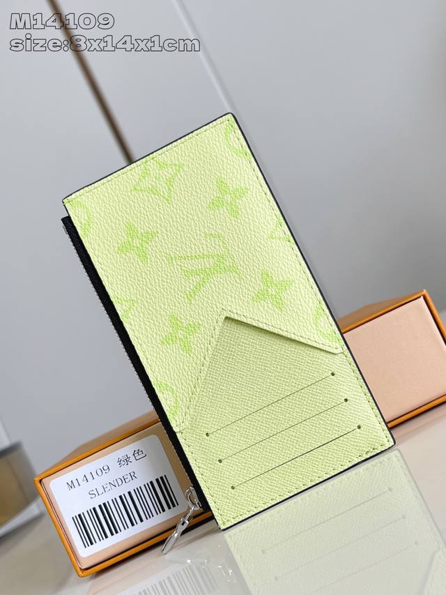 出厂价p 顶级原单 M14109黄 這款Coin零錢名片夾以Monogram塗層帆布製造 搭配色調相襯的Taga牛皮 配以黃色牛皮襯裡 設計時尚實用 四個夾層可 出厂价p 顶级原单 M14109黄 這款Coin零錢名片夾以Monogram塗層帆布製造 搭配色調相襯的Taga牛皮 配以黃色牛皮襯裡 設計時尚實用 四個夾層可