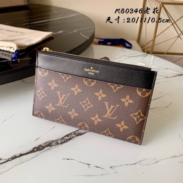 出厂价p 芯片版M80346老花 Slim purse 手拿包采用 Monogram 帆布和丝滑牛皮实现简约构型 点缀路易威登标识压纹 设有拉链主隔层 外贴袋