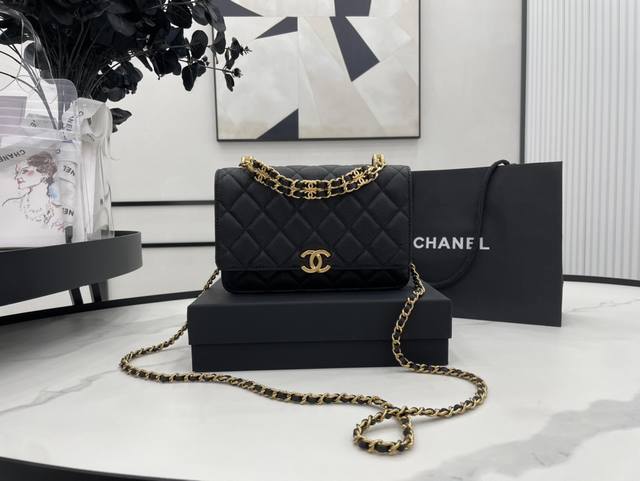 A68116 Chanel 22K新品 Woc发财包 小颗粒球纹牛皮 做旧亮金 大Logo 手机可以放 小可爱大容量 尺寸 19Cm