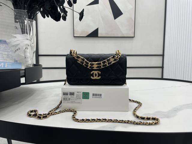 A68117 Chanel 新品 Woc发财包 小颗粒球纹牛皮 做旧亮金 大Logo 手机可以放 小可爱大容量 尺寸 17Cm