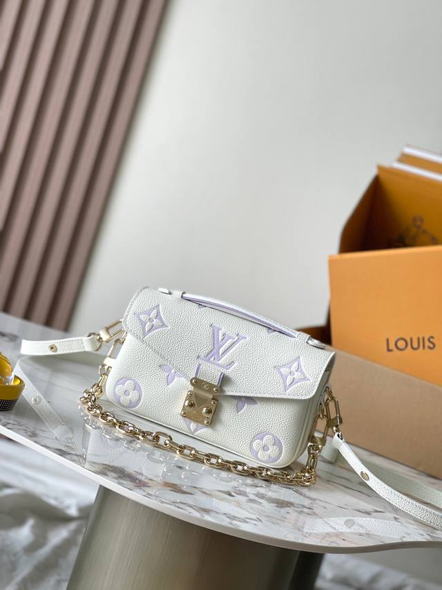 特级Mb芯片版原厂皮 本款 pochette Metis East West 型号 M23940奶白紫动态芯片版 材料 A级全钢五金 进口原厂面料 包装 全套原