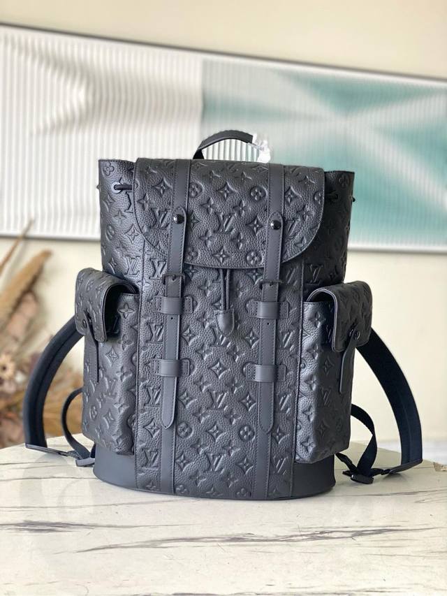 头层皮 顶级原单 M55699 全皮 Christopher 双肩包取材压印 Monogram 图案的 Taurillon 皮革 适中容量结合外侧袋与功能性内袋