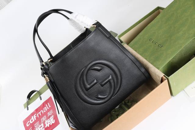 跑量价 简介品牌经典标志双G互扣浮雕 配有双链条 饰以皮革流苏小细节 可随意更换风格 精致版型 型号282309 材质采用专柜专用天然颗粒质感自然摔牛皮 对版铜