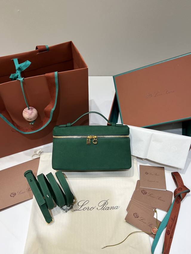 L19绒皮孔雀绿金扣 新版 Extra pocket L19系列手提 斜挎包 不被定义的生活才最自在 就像Loro pian 的材质设计 不需要繁复设计的款式