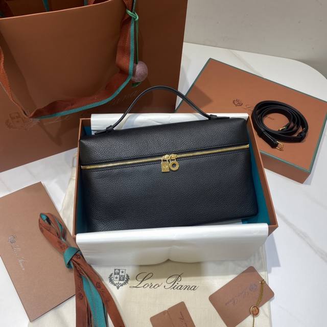 L27黑色金扣 新版 Extra pocket L27系列手提 斜挎包 不被定义的生活才最自在 就像Loro pian 的材质设计 不需要繁复设计的款式 简洁柔