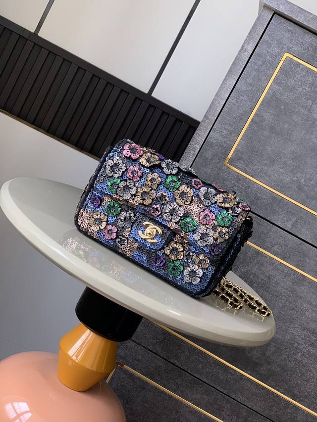 香奈儿Chanel 1 1对标专柜顶级 高级手工工坊 chane1 25p Cf刺绣花朵超闪亮片包 尺寸 20Cm p 配套专柜包装