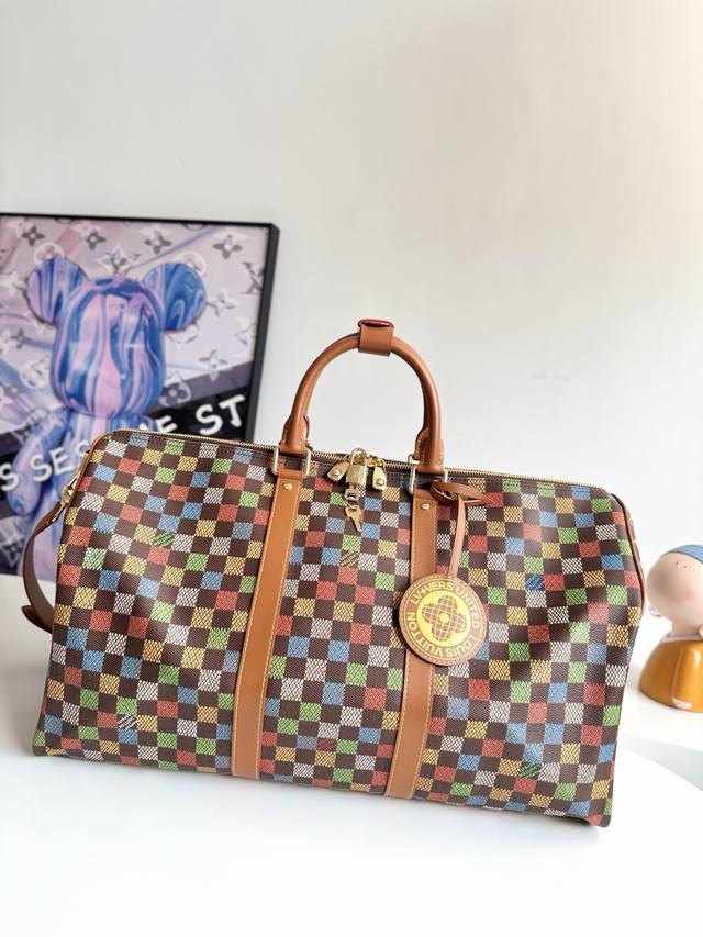 动态芯片 海外原单N00170独家实拍 Keepall 50 Monogram Crystals 手袋以光泽感十足的丝缎基底制成 印有 Monogram 图案