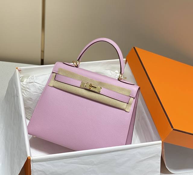 半手工蜜蜡线 锦葵紫 爱马仕在如今的时代已经超越了简单的身份象征_ 更多的是一种精神的文化符号 对Kelly倾注了满心的爱 不管怎样背 都凸显出与众不同的优雅气