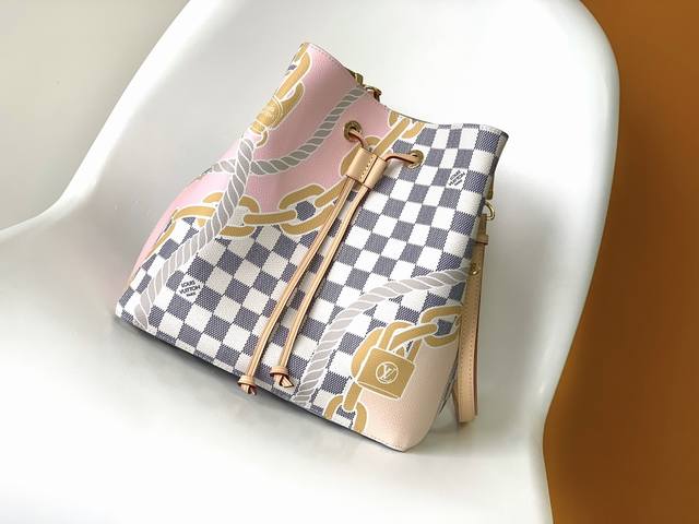 N40474 顶级原单本款 N Ono 中号手袋选用 Damier Azur 帆布 映现绳索和链条图案组成的航海印花 恣意飞扬夏日风尚 拉链内袋可妥善保管随行物