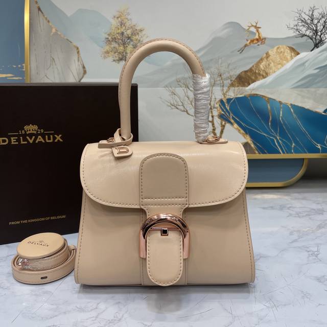 裸粉色专柜迷你小号 比利时皇室御用品牌德尔沃 Delvaux Since 1829Brillant 镌刻经典包袋 选用Box Calf 皮革 皮質手感光滑. 裸