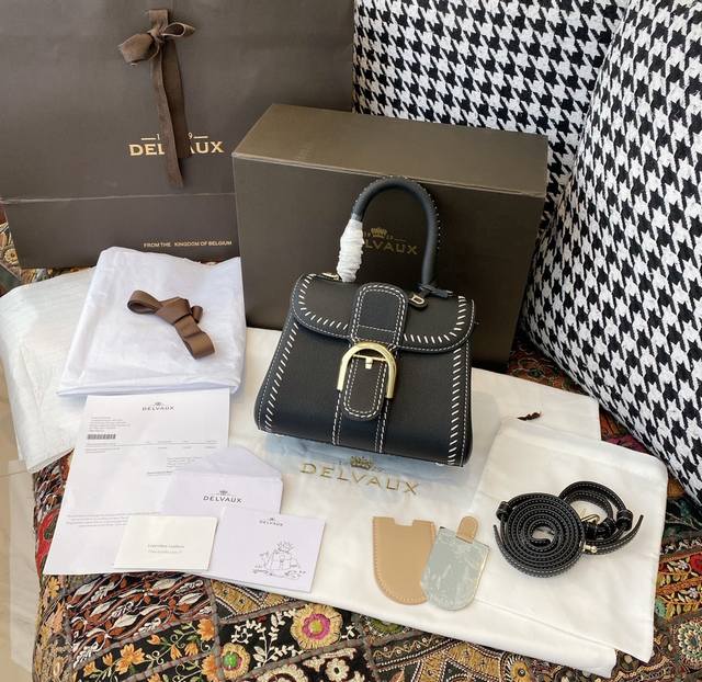 比利时Delvaux经典Brillant 包袋 优雅精巧 极具创意的 长缝线 诠释品牌经典的外缝线设计 灵感源自复古轿车的皮革细节 光学白色的手工缝线优雅突显包