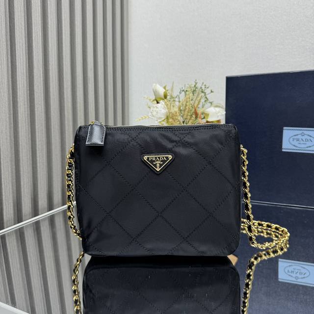 顶级原单 中古斜挎包1Bd646这款Vintage中古链条菱格流浪包设计太棒了纯手工尼龙菱格设计 可单肩+斜挎 进口黑金链条搭配真的是Vintage永远的情节简