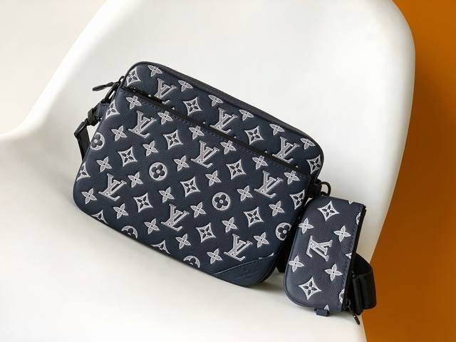 顶级原单 独家实拍 M24753 蓝 M24754米白M46603灰色 M46602黑色 M46604蓝 本款 Trio 邮差包取材 Monogram 压纹牛皮