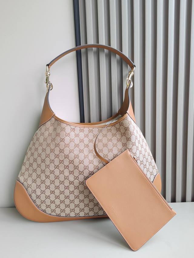 顶级原单 新款 Body双锁扣中号肩背包 呈献Guccbody双锁扣手袋系列 灵感来源于上世纪50年代典藏设计 这款中号肩背包承载20世纪中期经典款式精髓 选用