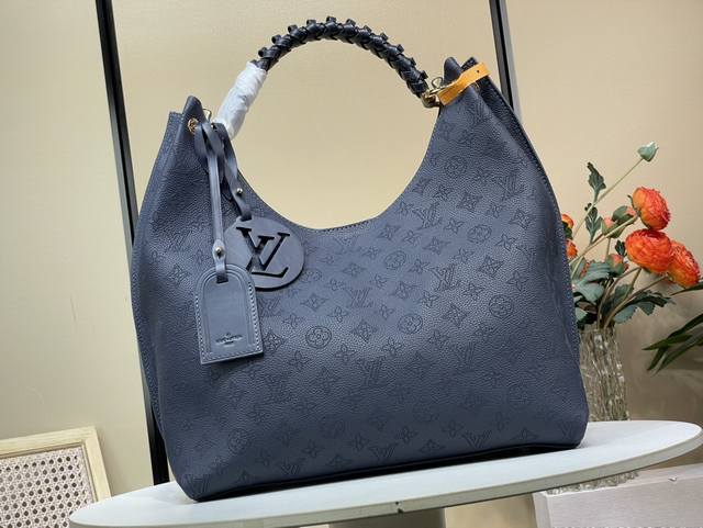 顶级原单复刻独家实拍 Carmel Hobo 手袋 M53188 14310 新蓝色 冲孔 carmel Hobo 手袋的镂花小牛皮呈现 Monogram 穿孔