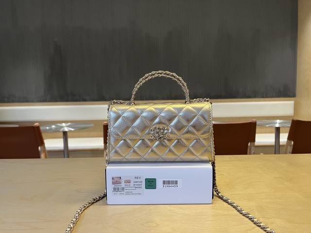 A96149 Chanel 25S 本季最火最火的Kelly牛皮手柄包 大爆款 新颜色 非常经典 真的非常难买 代购都要溢价 实物真的超级超级好看 一定要买 还