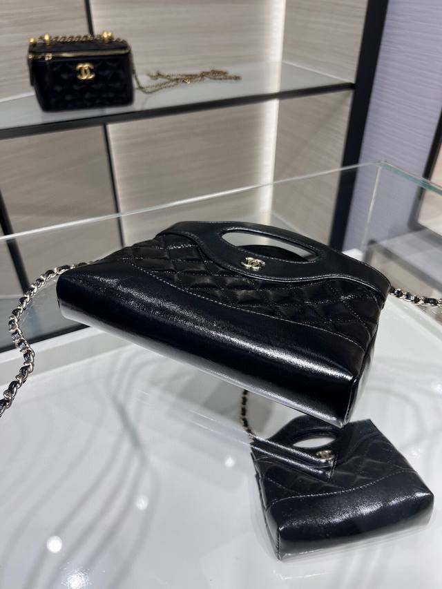 Ohanel 24S最新款 Mini 31 Bag 横版 羊油蜡皮 ap4750 尺寸17.5X20.5Cm