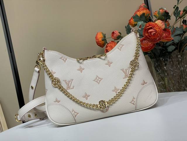 顶级原单复刻独家实拍 Boulogne 牛角 手袋 M14634 奶杏色 提花 本款 Boulogne 手袋以同色美学重绎经典 Monogram Emprein