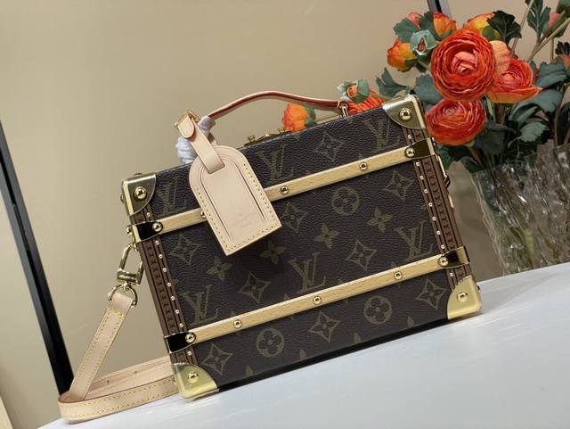 顶级原单复刻独家实拍 Handle Trunk Monogram 硬箱 M11118 老花 盒子 手柄树干以永恒的字母组合重新诠释 这款新必备品是完成任何日夜服