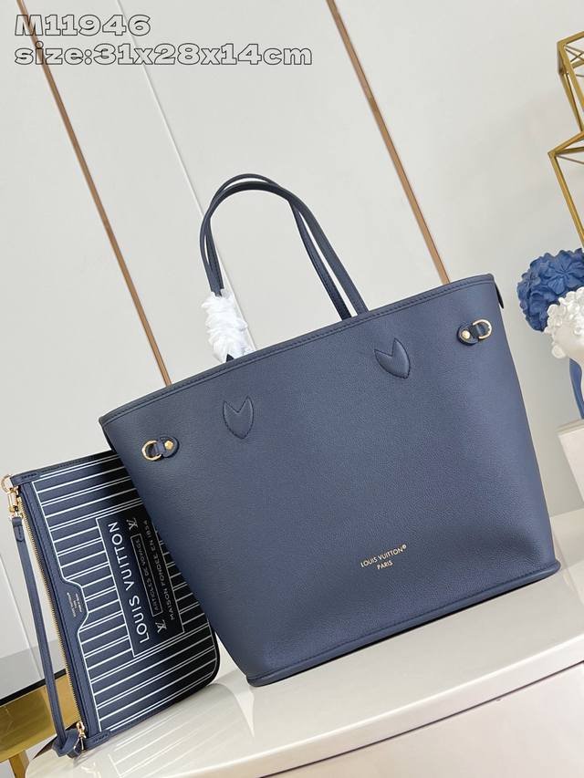 出厂价p 顶级原单 M11946深蓝 M14994 這款標誌性的Neverfull Mm手袋今季以雙面設計重新演繹 更顯靈活百搭 手袋一面以品牌經典Monogr 出厂价p 顶级原单 M11946深蓝 M14994 這款標誌性的Neverfull Mm手袋今季以雙面設計重新演繹 更顯靈活百搭 手袋一面以品牌經典Monogr