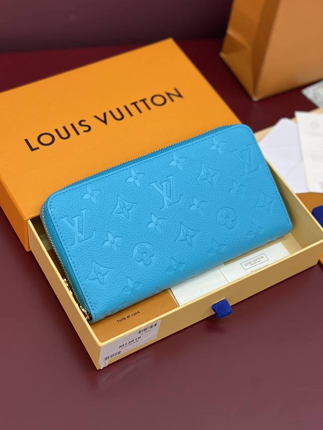 出厂价p M13618湖水蓝 芯片版 Zippy 拉链钱夹 路易威登经典 Monogram 图案在柔软细腻的 Monogram Empreinte 皮革上浮现
