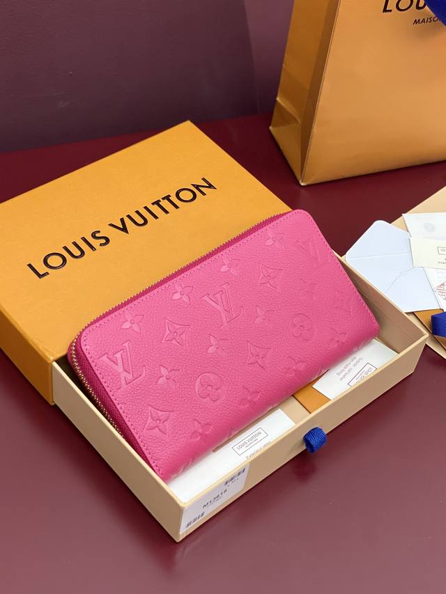 出厂价p M13618玫红色 芯片版 Zippy 拉链钱夹 路易威登经典 Monogram 图案在柔软细腻的 Monogram Empreinte 皮革上浮现