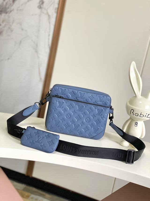 海原外单 独实家拍 M14785浅蓝 全皮压花 顶级原单 变码芯片163C 男包三件套 Trio M 46602邮差包 取材柔软 Monogram Shadow