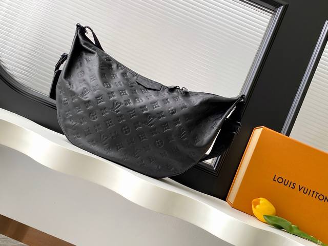 动态163C芯片 顶级原单加强版 M12850 本款Hobo Hamac手袋取材柔软的Monogram Shadow压纹牛皮革 塑就贴合身体的俊逸形 双拉链方便