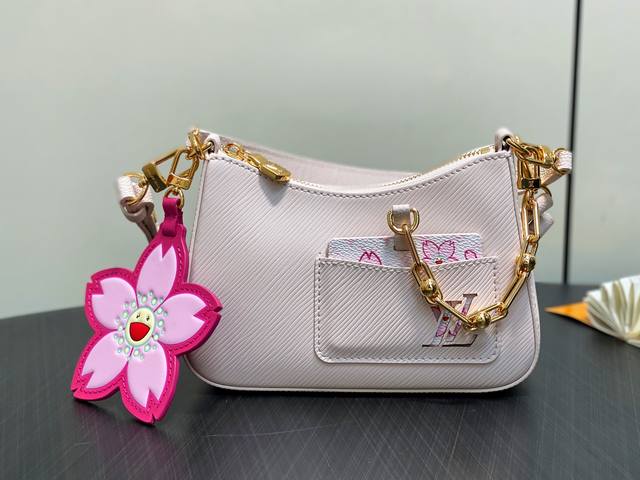 原单精品 M13101粉色 樱花水波纹腋下包 当季新款 Lv X Tm Marellini 手袋 本款 Marellini 手袋为 Epi 粒面皮革搭配耀目金属