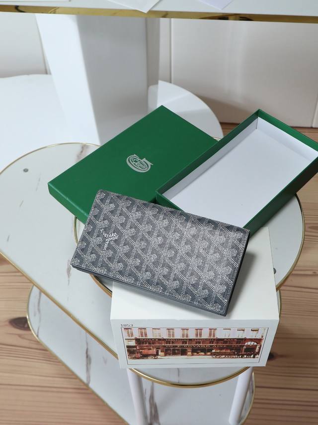 型号 0 3 特级品质 原厂货 新品 Richelieu 两折长款西装夹 升级按扣闭合固定更安全 内设计多卡位 零钱位 证件位 可存放现金 手机 证件 内里使用