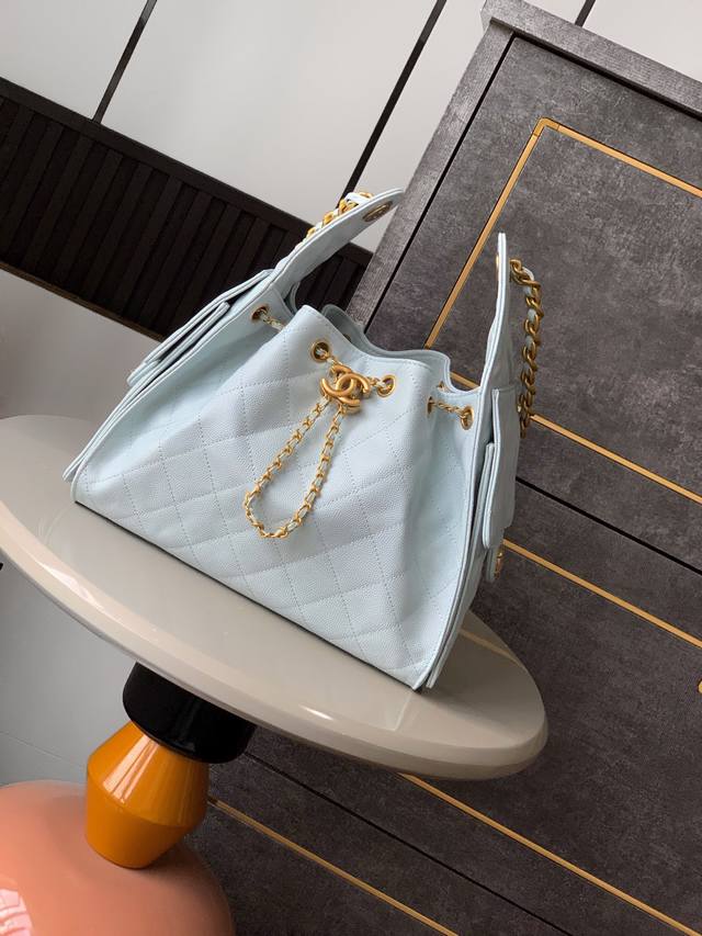 5293婴儿蓝 进口超柔软鱼子酱牛皮 非市面上硬邦邦的 顶级品质 出货啦 Ohanel 25S抽绳水桶Hobo黑色小号出货啦 实拍这颜值简直逆天啊 又酷又飒的水