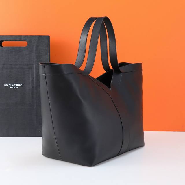 特级原厂皮 独家背景 Y家新款精细粒面皮革托特包 同色系绒面革全衬里设计~饰以自品牌历史典藏汲取灵感的精美Y字母标志_购物包轻盈容量大 设有一个内部拉链袋和钩扣