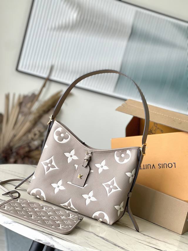 头层皮 顶级原单M47180 本款Carryall小号手袋取材Monogram Empreinte压纹皮革 以柔软质地贴合身形 考究内层设有可拆卸拉链袋 稳妥开