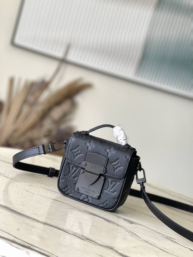 头层皮 顶级原单 M83148 此新款 Steamer 邮差包为 New Classics 系列注入品牌传统元素 造型精美 柔软的 Monogram Tauri