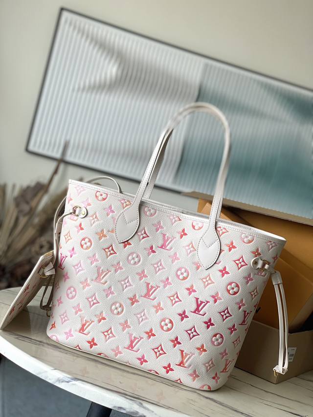 头层皮 顶级原单M47080 本款Neverfull中号托特包取材Monogram Empreinte Sunriseaquarelle皮革 以印花工艺为Mon